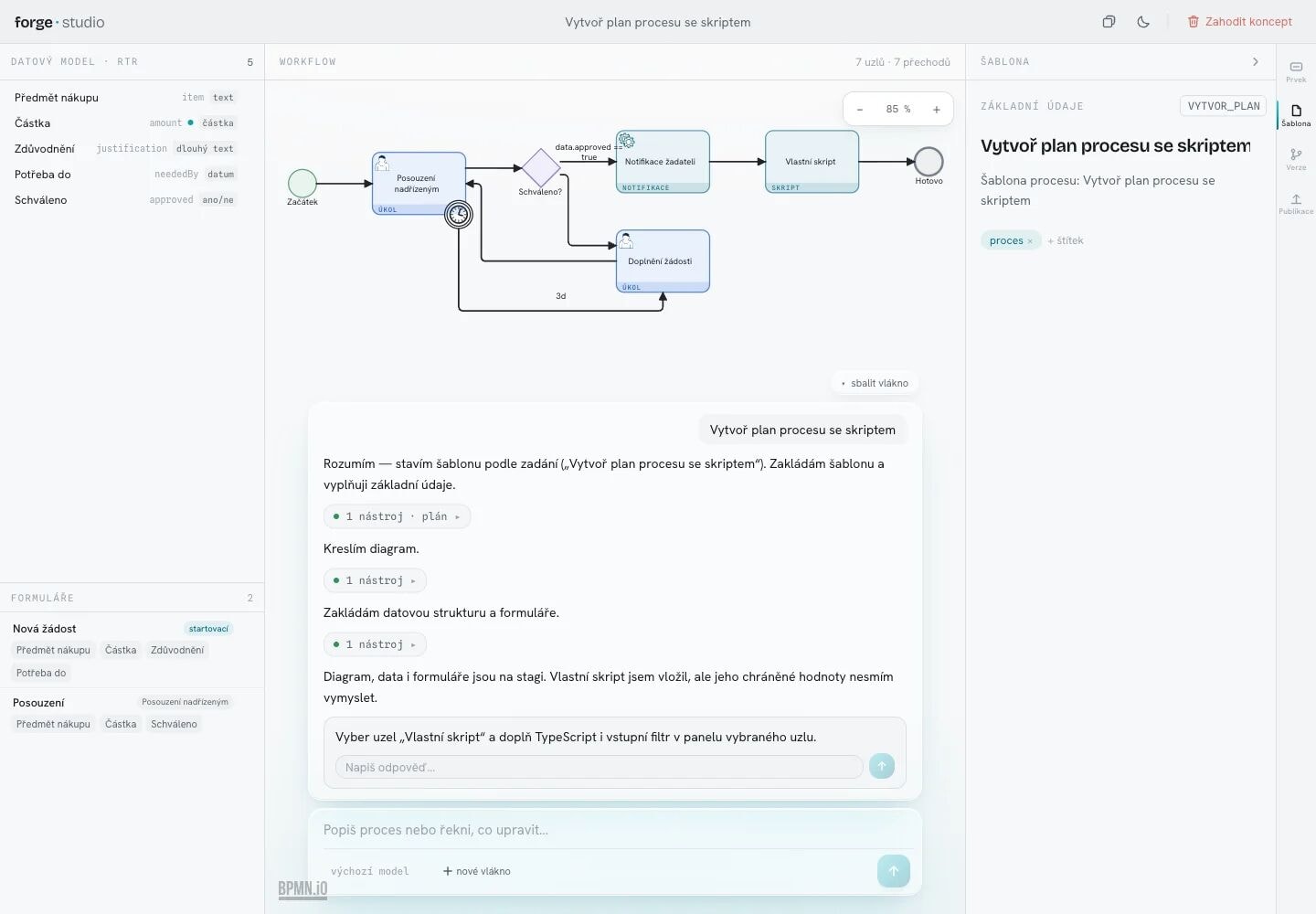 Konverzace ve Forge Studiu popisuje, co právě staví: plán, diagram, data a formuláře